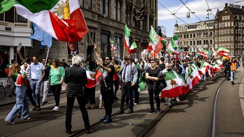 Protestas este s�bado en �msterdam contra la falta de democracia y derechos humanos en Ir�n.