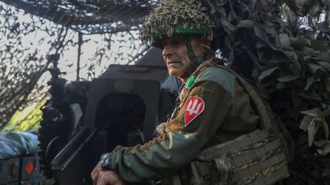 Un militar de la 82. Brigada de Asalto Aerotransportado Separado de las Fuerzas Armadas de Ucrania en una lnea de frente en la regin de Donetsk.