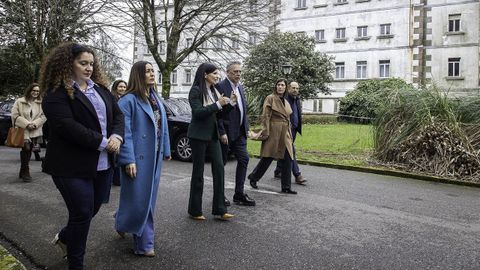 Visita del conselleiro de Sanidade con alcaldesa Nidia Arévalo al Rebullón, donde está la parcela del futuro complejo