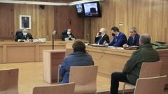 Dos de los acusados, hermanos, acudieron a la Audiencia de Lugo, mientras que la tercera compareci� desde la prisi�n de Bonxe por videoconferencia. 