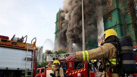 Incendio en un bloque de edificios de Hong Kong