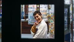 Noa Ruiz trabaja en la farmacia ortopedia Lameiras de Ribadavia