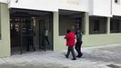 La Guardia Civil conduce a la acusada del asesinato a pu�aladas de Laviana al interior del juzgado