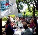 La comida del BNG comarcal se desarroll� en la carballeira de Tro�ns.