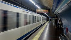 Imagen de archivo de una estaci�n del metro de Madrid.