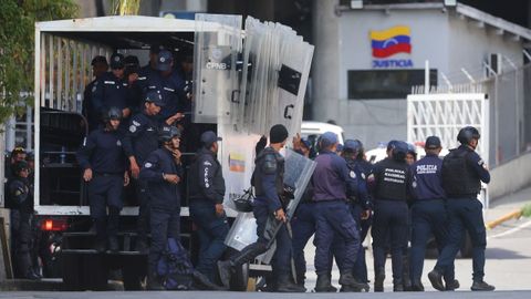 Integrantes del Cuerpo de Polic&iacute;a Nacional Bolivariana se desplegaron este jueves en la prisi&oacute;n de El Helicoide, el centro de torturas que alberga a presos pol&iacute;ticos. 