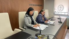 Patricia Dom�nguez y Pilar L�pez Guerrero durante la firma del convenio, este martes en Ourense