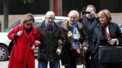 Jos� �ngel Fern�ndez Villa llega al juzgado acompa�ado por su mujer y su abogada Ana, Boto