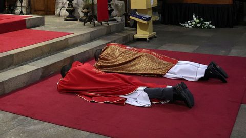 Desenclavo y procesi�n del Santo Entierro en Noia