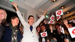 La presidenta del Partido Popular Socialista, Pia Olsen Dyhr, celebra el resultado electoral en la Escuela Popular Johan Borup en Copenhague, Dinamarca.