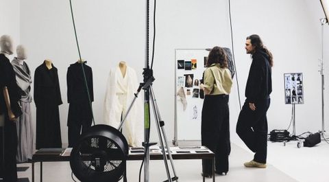 Oliver Laxe, con el equipo de Adolfo Dom�nguez