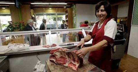 Ana Gonz�lez d� un paso adiante na s�a vida profesional ao pillar o traspaso doutra carnicer�a.