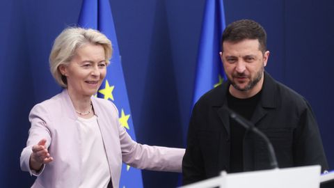 Von der Leyen y Zelenski, durante la rueda de prensa en Bruselas.