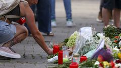 Una ciudadana participa en el recuerdo a las v�ctimas del atentado en Solingen.