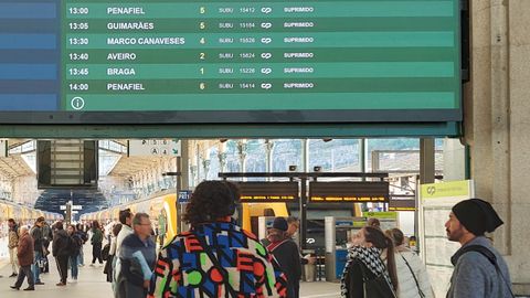 Trenes cancelados en la estacin de Oporto