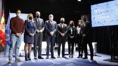 El vicepresidente econ�mico (tercero por la izquierda), en la presentaci�n de Cami�o de futuro, ayer en Ortigueira