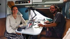 Melina y Collin son alemanes, viven en su autocaravana y viajan por la costa atl�ntica de Espa�a y Portugal en busca de buenas olas para surfear, al mismo tiempo que teletrabaja