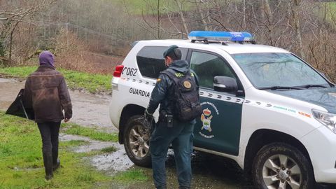 Agentes del Seprona investigando