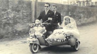 La superabuela�que fue a su boda en moto y su luna de miel recorriendo Espa�a en Vespa