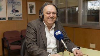 Jos� Manuel L�pez Varela, alcalde de A Laracha, en el �Cita co Concello� de Radio Voz Berganti�os