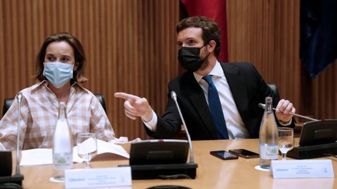 La portavoz parlamentaria del PP, Cuca Gamarra, y el presidente popular, Pablo Casado, este lunes, en el Congreso de los Diputados