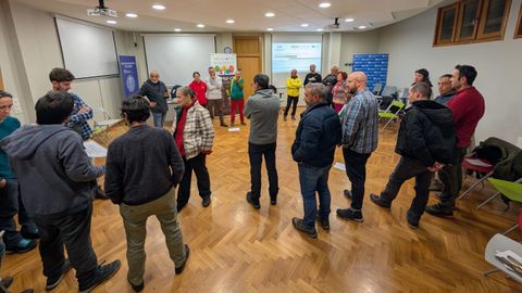 Un momento de la reunin sobre el proyecto Caprif-CC en la estacin cientfica de Seoane do Courel