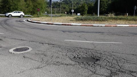 Mal estado de la N-525 en la rotonda de Allariz.