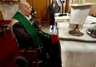 Don Seraf�n Rodal celebra todos los d�as la misa en la capilla de los Misioneros de Teis.