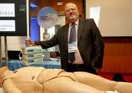 Manito particip�, en el 2007, en el implante del primer coraz�n mec�nico en Espa�a. 