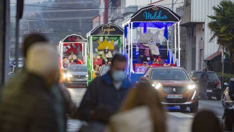 Ilusionante espera y recorrido de los Reyes por Carballo