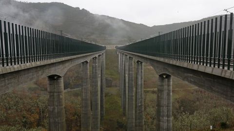 Viaducto de Teixeiras, en la l�nea de alta velocidad Madrid-Galicia