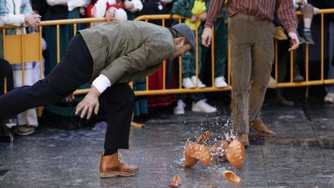 Una de las primeras vasijas rotas, con agua.