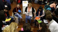 Jugar. Una caja cerrada con un candado que guarda en su interior la clave que descifra el cerebro humano; varios grupos con sus respectivas cajitas y candados que dar�n los n�meros para abrir el arca principal. Y una hora. Con las t�cnicas del escape room, los profesores tuvieron que convertir neuronas, palabras y emociones en grupos de cuatro d�gitos para desbloquear sus cajas. Una tarea que exigi� reparto de roles, trabajo en equipo, reflexi�n y curiosidad, tanta como la que necesitan los ni�os para aprender.