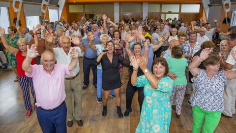 Roco Prez anima un baile en Carballo
