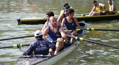 El barco del club alicantino cruz� la meta en el Retiro por detr�s de dos embarcaciones sevillanas. 