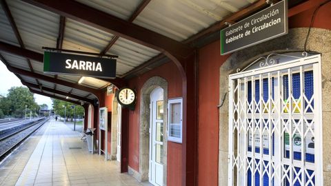 La estaci�n de tren de Sarria ha experimentado un aumento significativo en la afluencia de pasajeros, quienes se quejan de la falta de servicios