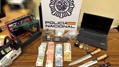 Material incautado por la Polic�a Nacional en Ourense en el registro de una casa que, presuntamente, se usaba para traficar con droga.