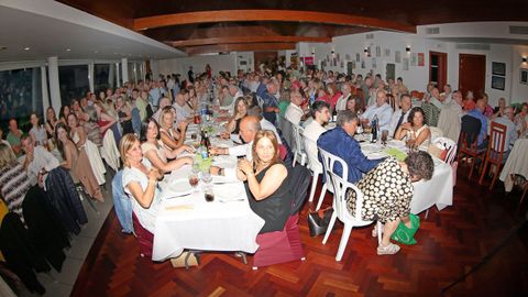 CENA BENEFICA ASOCIACION CONTRA EL CANCER DE PORTO DO SON EN EL CLUB NAUTICO DE PORTOSIN