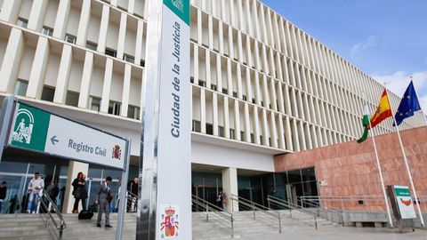 Entrada principal de la Ciudad de la Justicia de M�laga