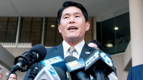 Robert Hur, un fiscal especial de perfil conservador, investigará a Joe Biden.