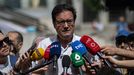 El ministro para la Transformaci�n Digital, �scar L�pez, atiende este domingo a los medios durante un homenaje a los fallecidos en las residencias durante la pandemia de covid-19.