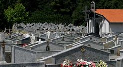 Hubo unanimidad para ampliar el cementerio de A Romea al m�ximo, hacia la autopista AP-53.