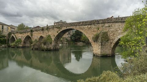 Una de las rutas incluye una parada en el puente de A Cigarrosa, que marca el l�mite entre A R�a y Pet�n.