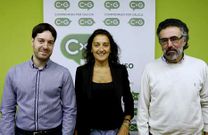 Los dos aspirantes y, entre ellos, la l�der local de CxG. 