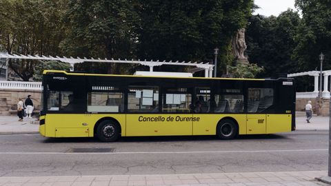 Uno de los buses del transporte urbano de Ourense.