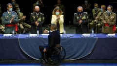 José Manuel Pan, en el momento de recibir la medalla al mérito de la Policía Nacional, este viernes en A Coruña.