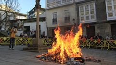 Un momento de la quema de compadres del jueves pasado en Monforte, un acto similar y con el mismo horario del que se iba a celebrar esta tarde