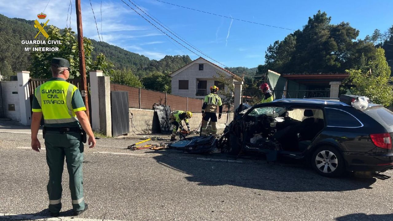Herido grave al salirse de la vía y chocar contra un poste en O Porriño