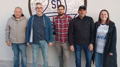 Miembros de la directiva entrante, con Jacobo en el centro.