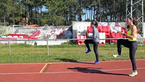 Mal estado de las instalaciones del campo de f�tbol y pistas de atletismo de A Alta en Pobra